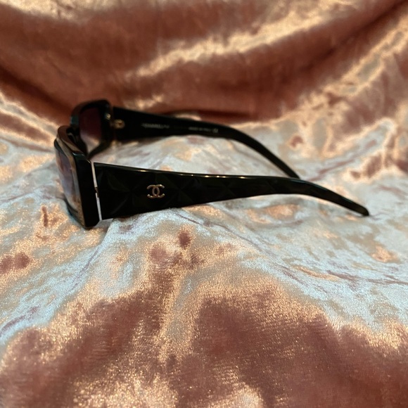 COPY - ❤️ CHANEL SUNGLASSES ❤️ - Picture 2 of 8